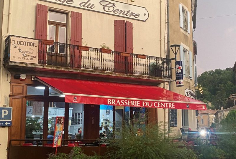 Le Café du Centre à Bourdeaux - 2