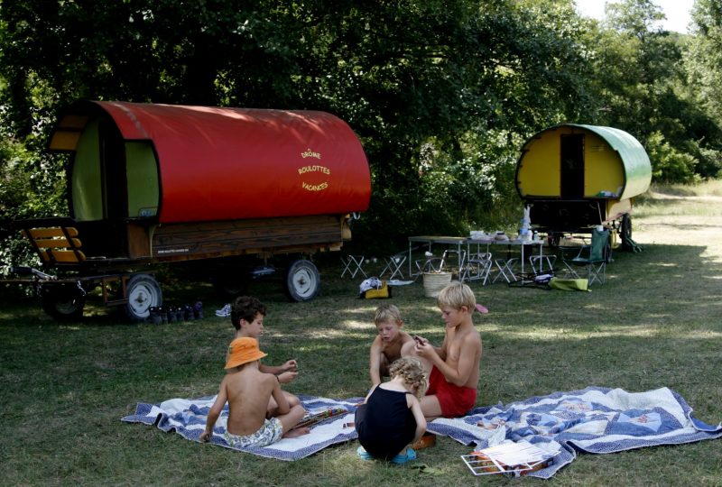 Drôme Roulottes Vacances: Calèches et vacances en roulottes itinérantes. à Le Poët-Célard - 7