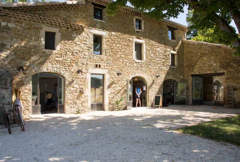 Atelier  de fabrication de cosmétiques Bio. L’essentiel de lavande. à La Bégude-de-Mazenc - 3